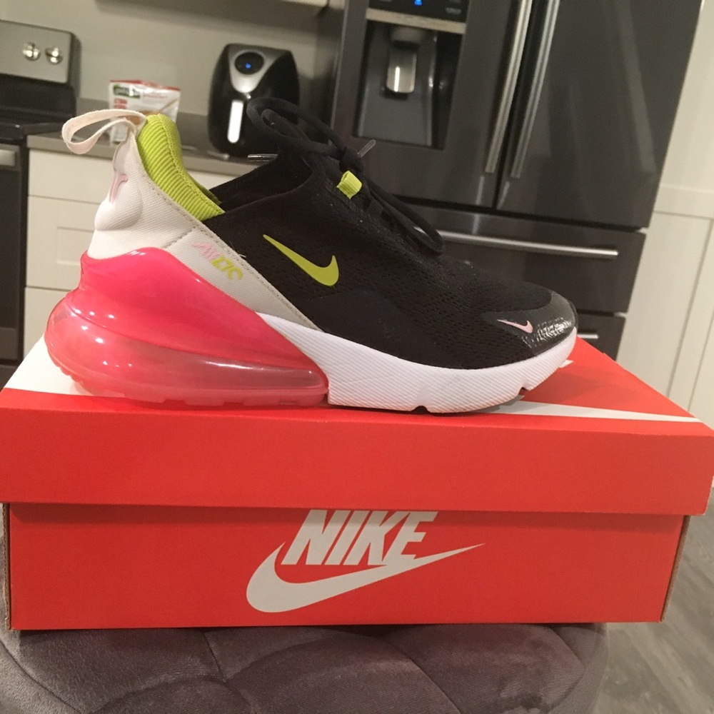 Nike Air Max 270 Women's Size 7 Shoes *WITH BOX*